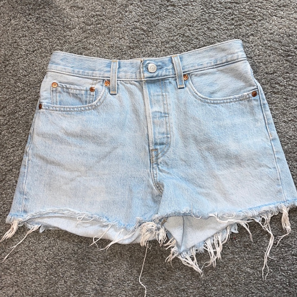 Levis wedgie cut off shorts